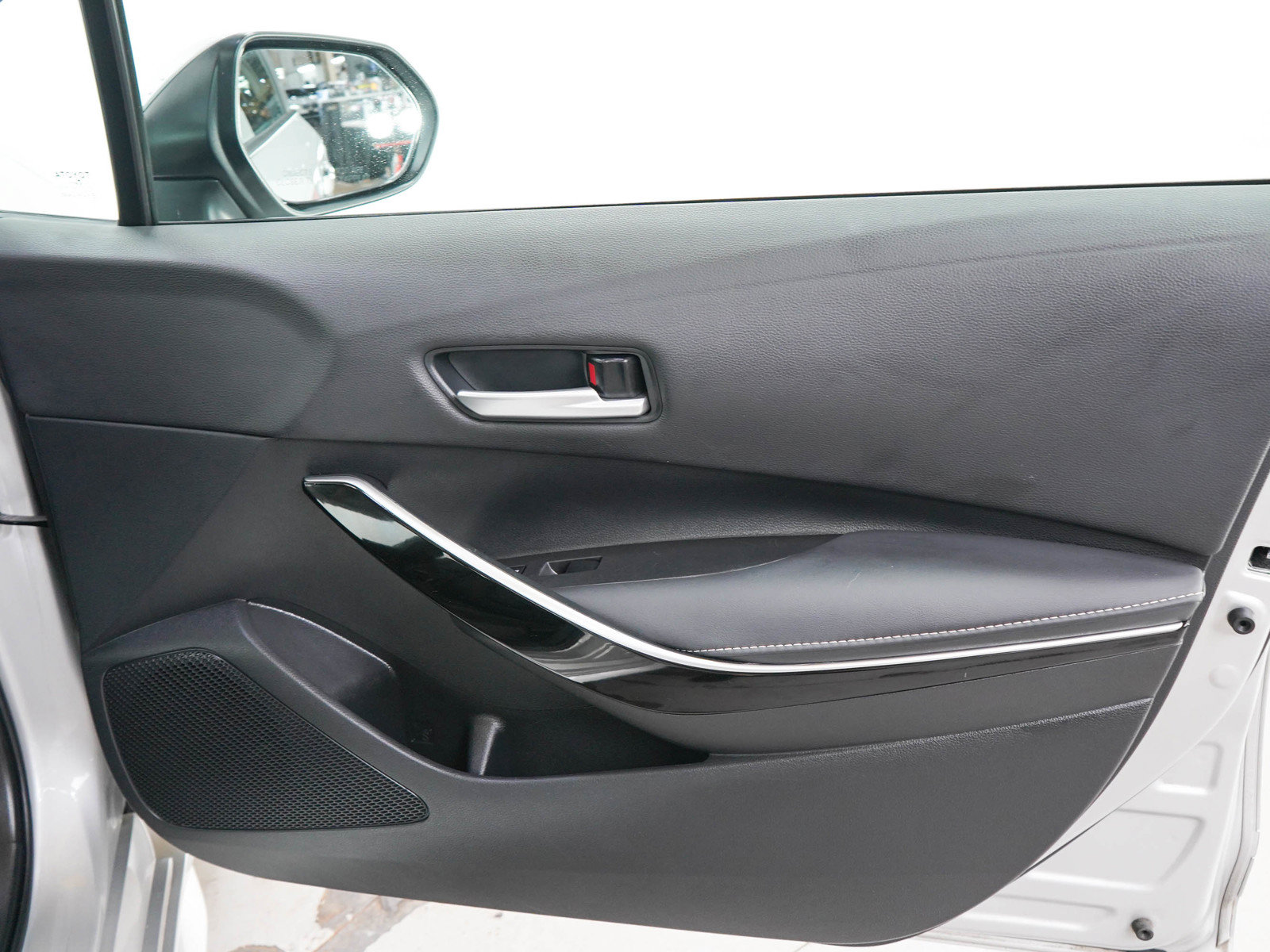 Used 2022 Toyota Corolla XLE FWD image 9