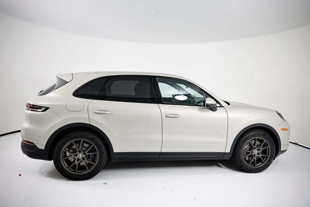 Certified 2025 Porsche Cayenne AWD/4WD image 8