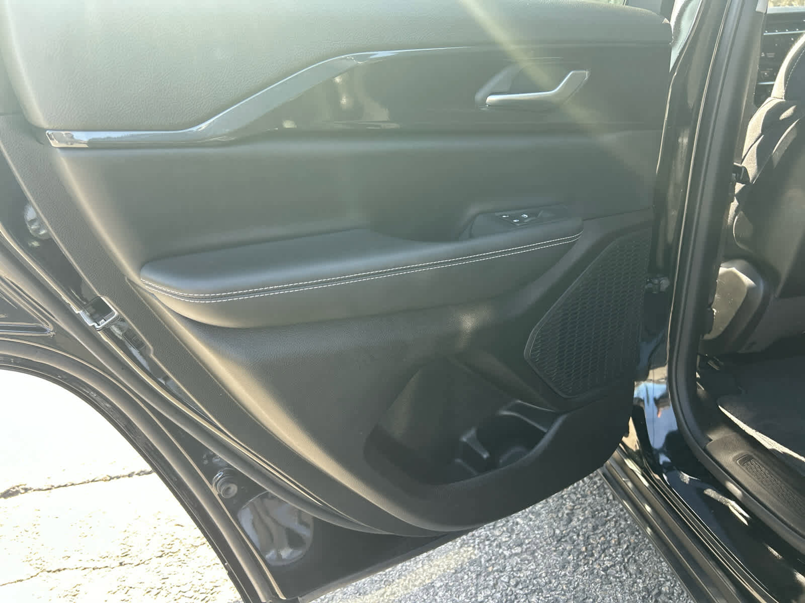 Used 2023 Jeep Grand Cherokee Laredo image 33