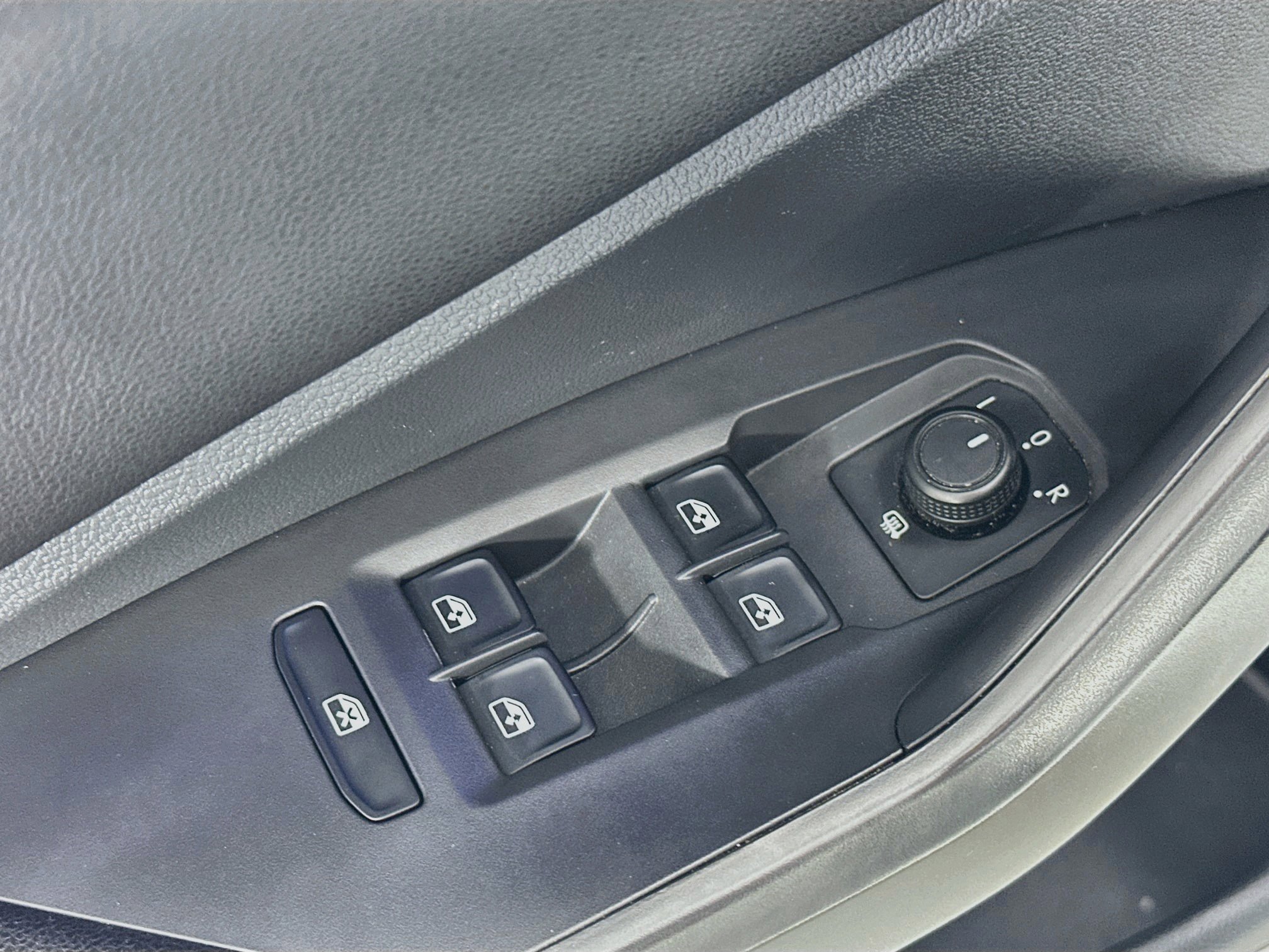 Used 2019 Volkswagen Jetta SEL Premium FWD image 18