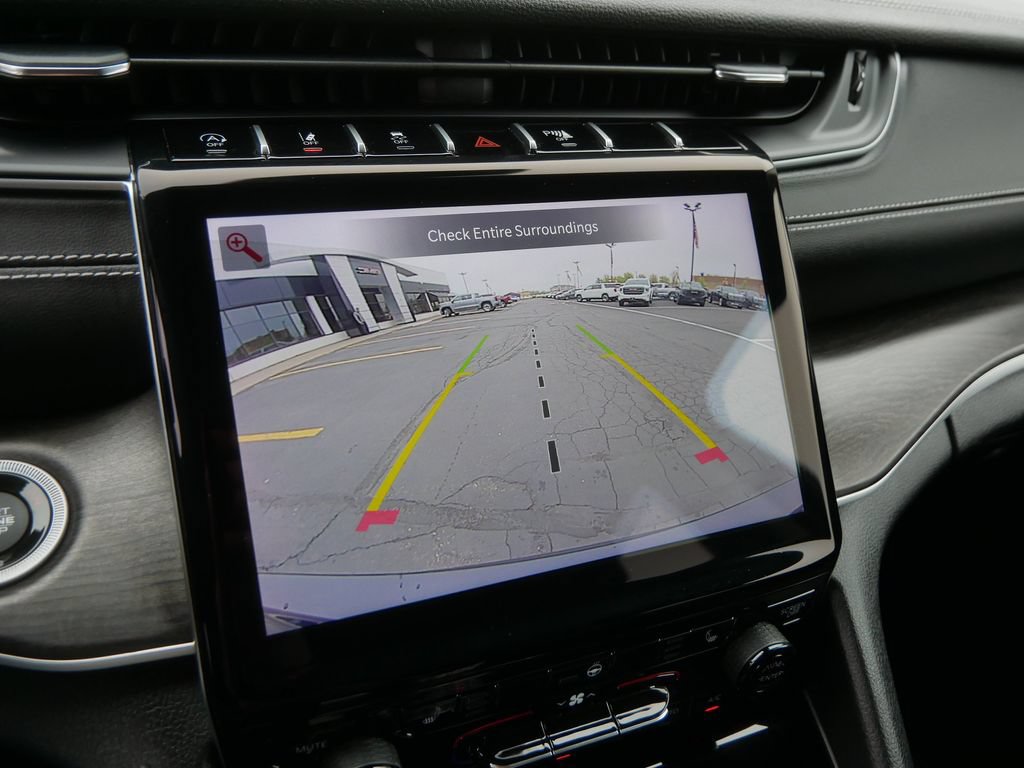 Used 2024 Jeep Grand Cherokee L Limited AWD/4WD image 32