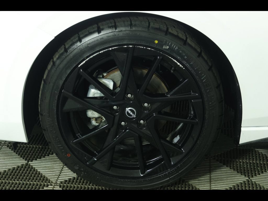 Used 2025 Nissan Sentra SR w/ Midnight Edition FWD image 19