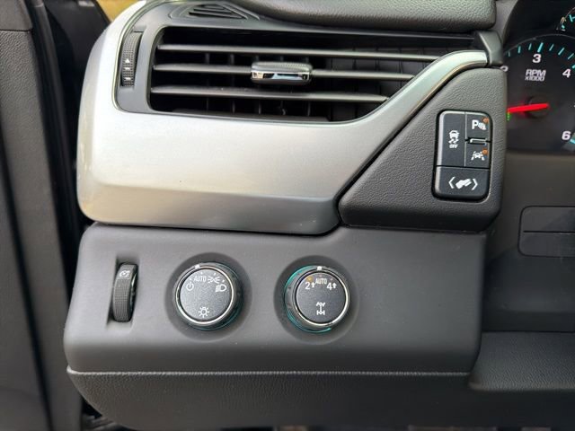 Used 2020 Chevrolet Suburban LT image 12
