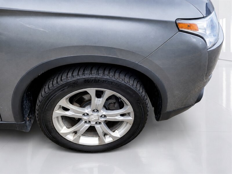 Used 2015 Mitsubishi Outlander SE AWD/4WD image 23