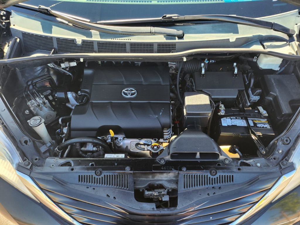 Used 2012 Toyota Sienna LE w/ Towing Pkg FWD image 9