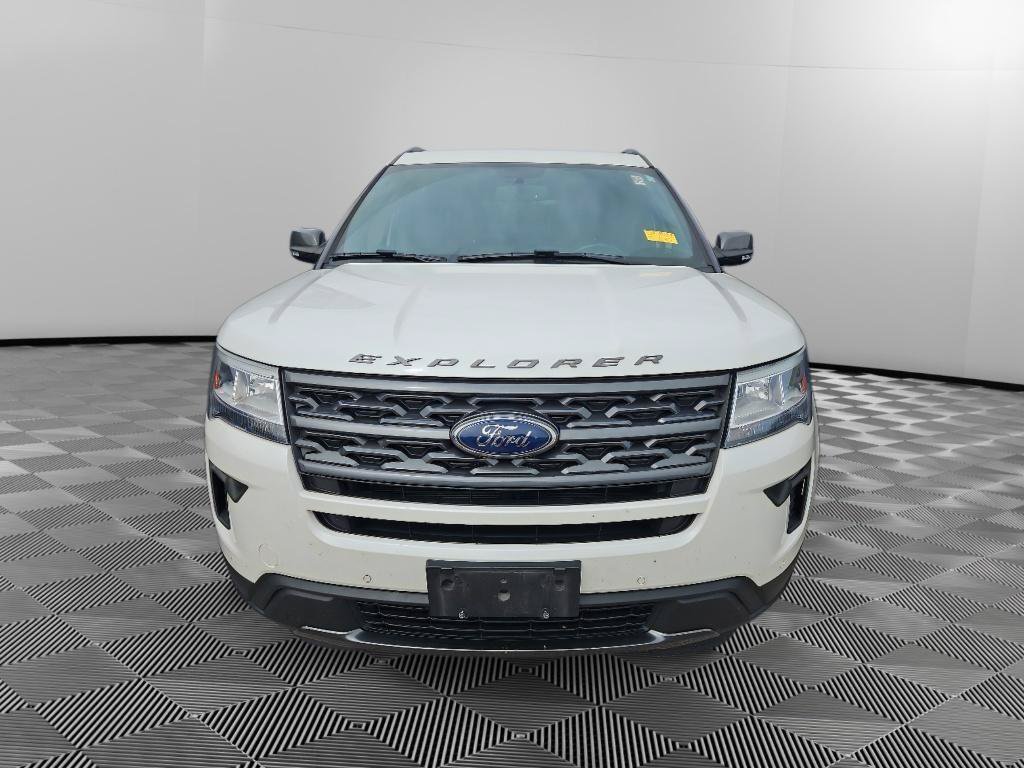 Used 2018 Ford Explorer XLT w/ Equipment Group 202A AWD/4WD image 2
