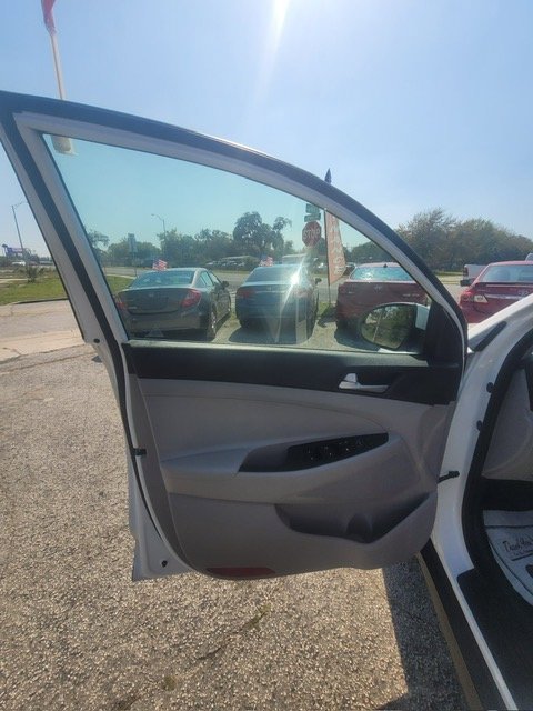 Used 2019 Hyundai Tucson SE w/ Cargo Package image 11