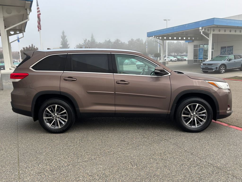 Used 2019 Toyota Highlander XLE image 4