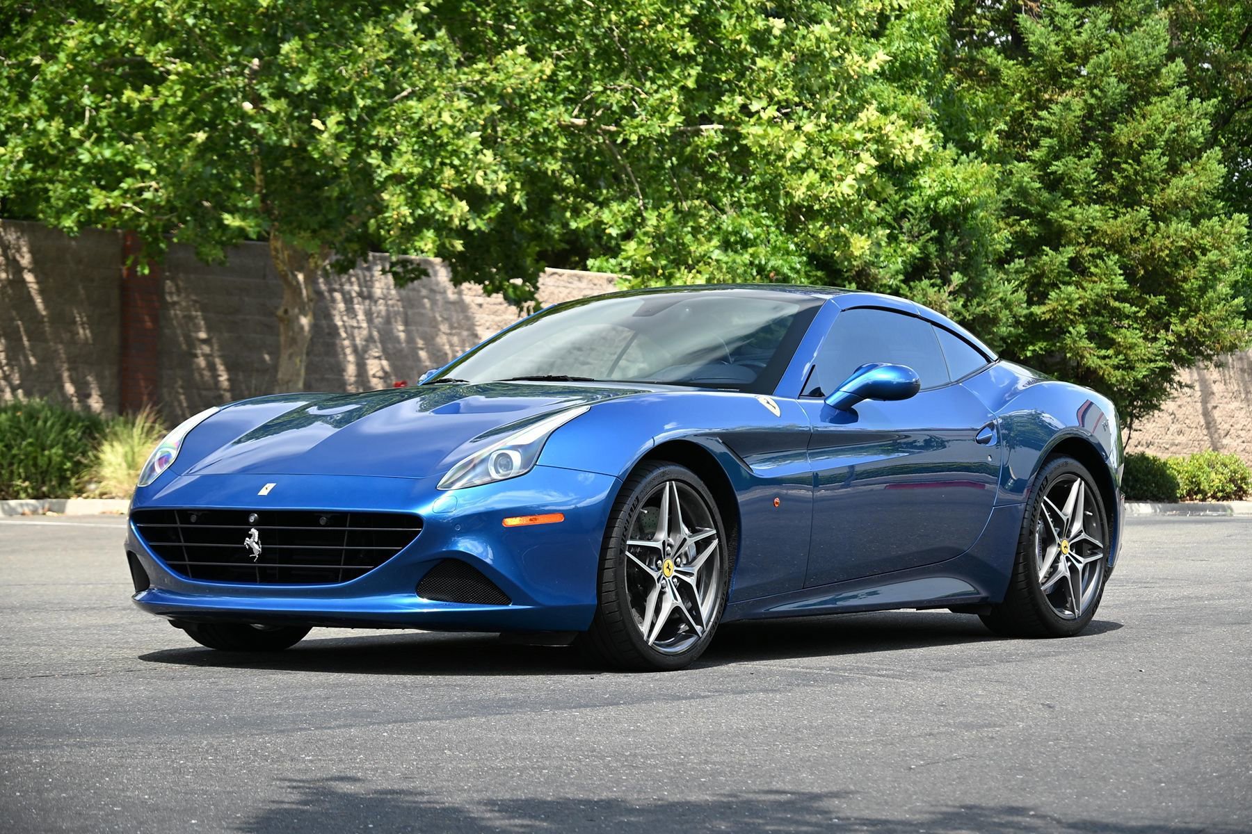 Used 2015 Ferrari California T RWD image 12
