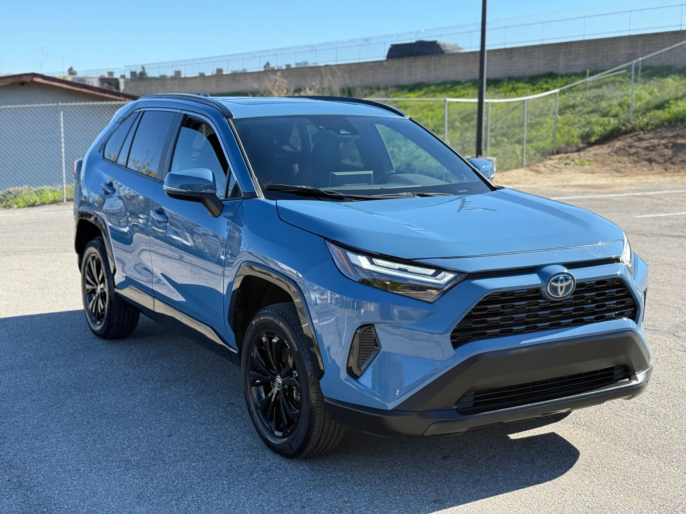 Used 2022 Toyota RAV4 SE w/ Convenience Package image 7