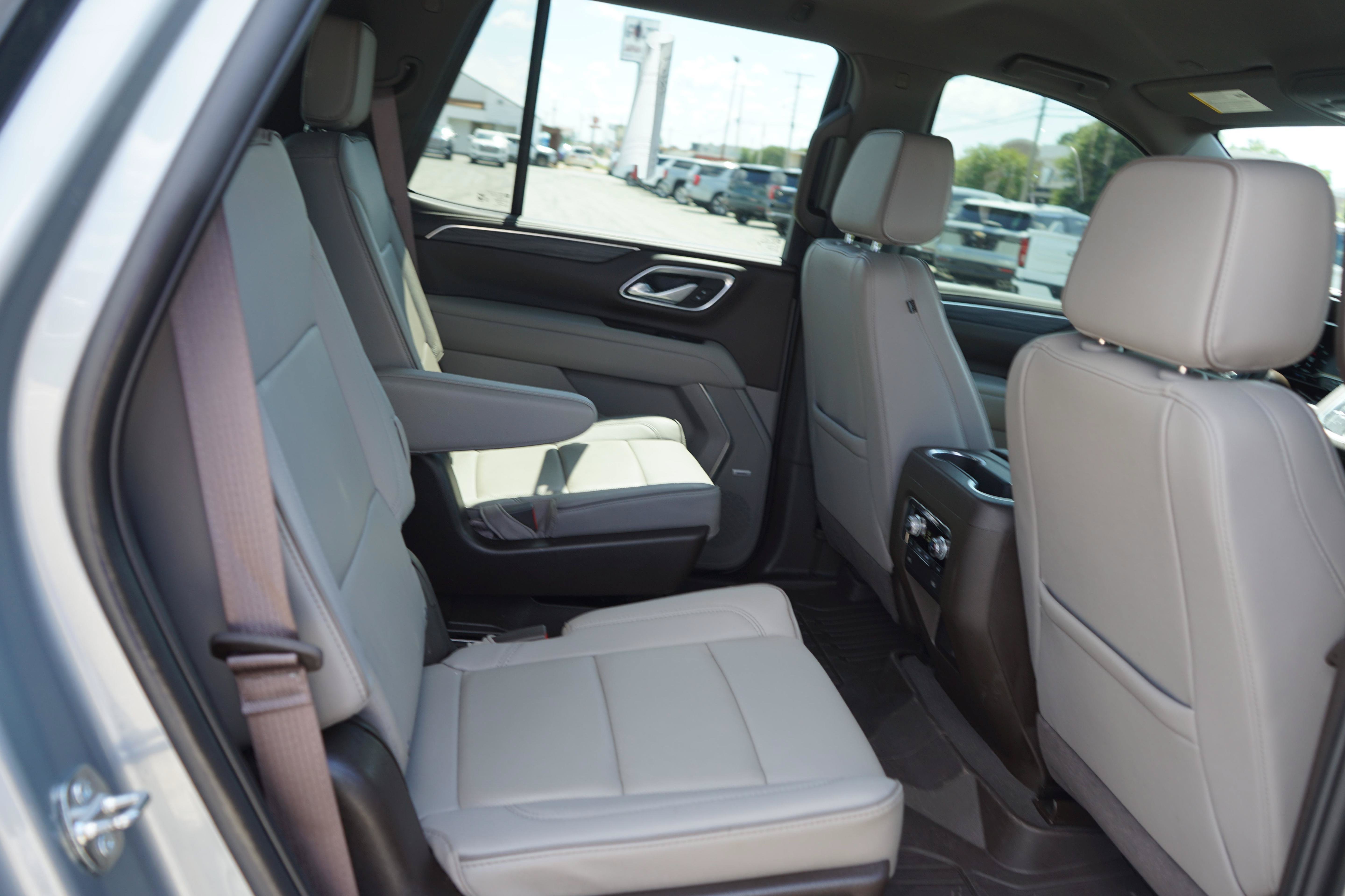 Used 2024 GMC Yukon SLT w/ SLT Luxury Package AWD/4WD image 24