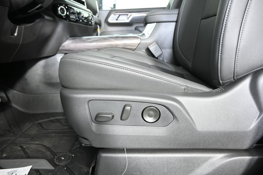 New 2026 Chevrolet Silverado 2500 LTZ w/ LTZ Convenience Package AWD/4WD image 22