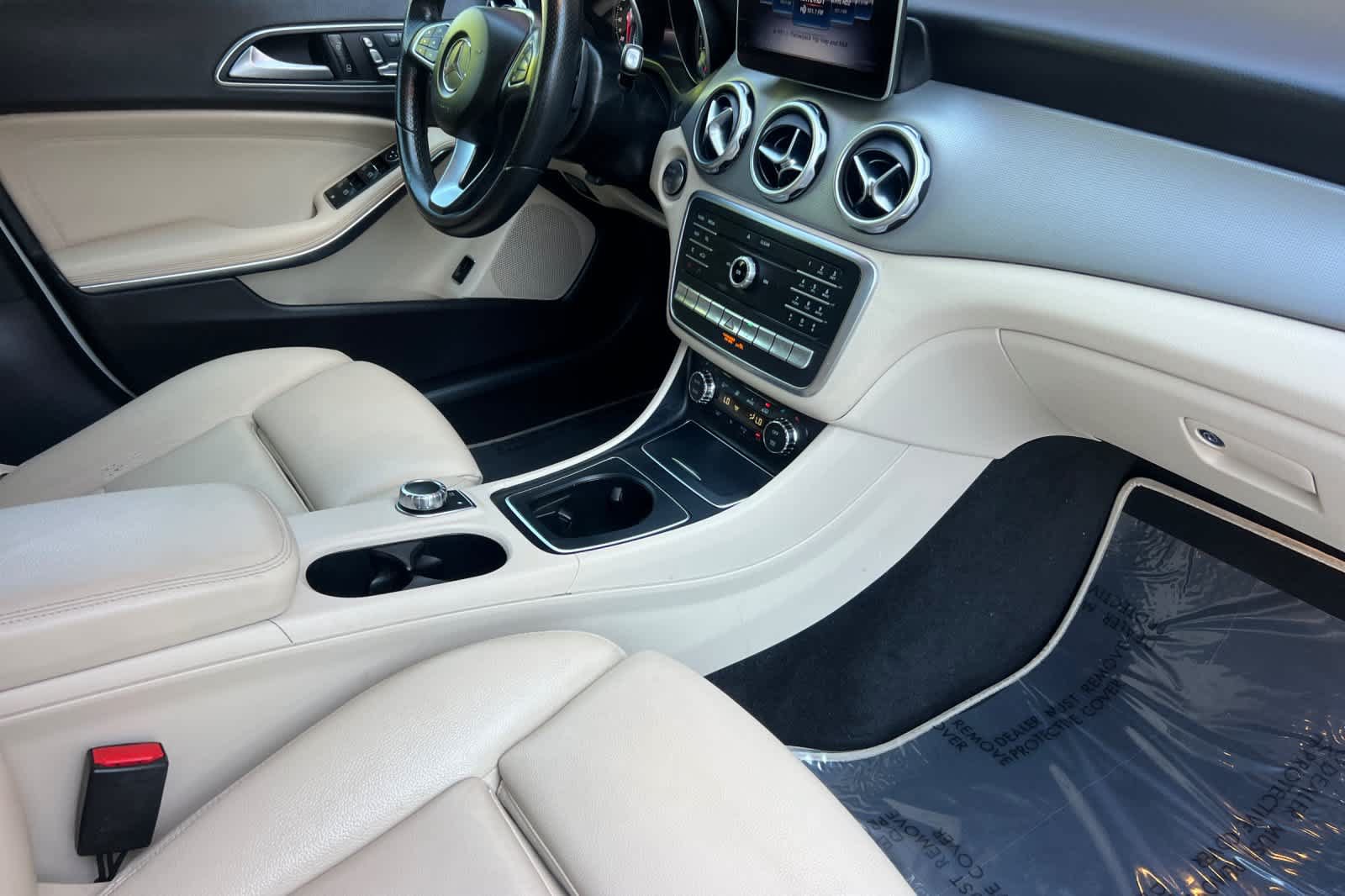 Used 2018 Mercedes-Benz GLA 250 4MATIC image 17