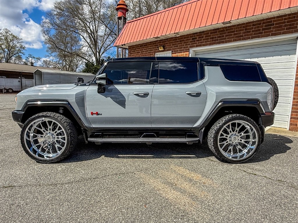 Used 2024 GMC Hummer EV 3X w/ LPO, Illumination Package image 18