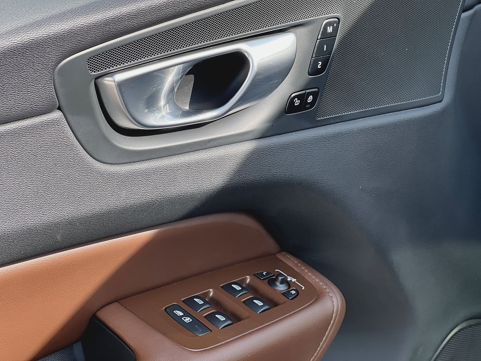 Certified 2023 Volvo XC60 B5 Plus w/ Climate Package AWD/4WD image 23