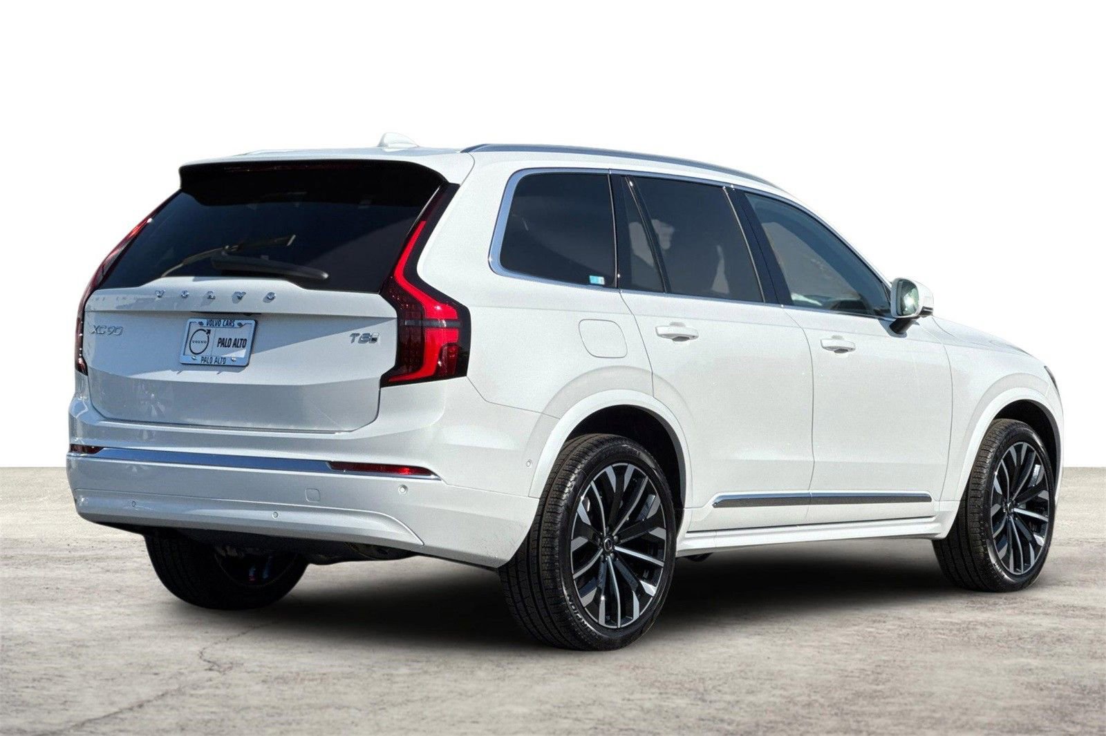 Used 2026 Volvo XC90 T8 Plus w/ Protection Package Premier AWD/4WD image 2