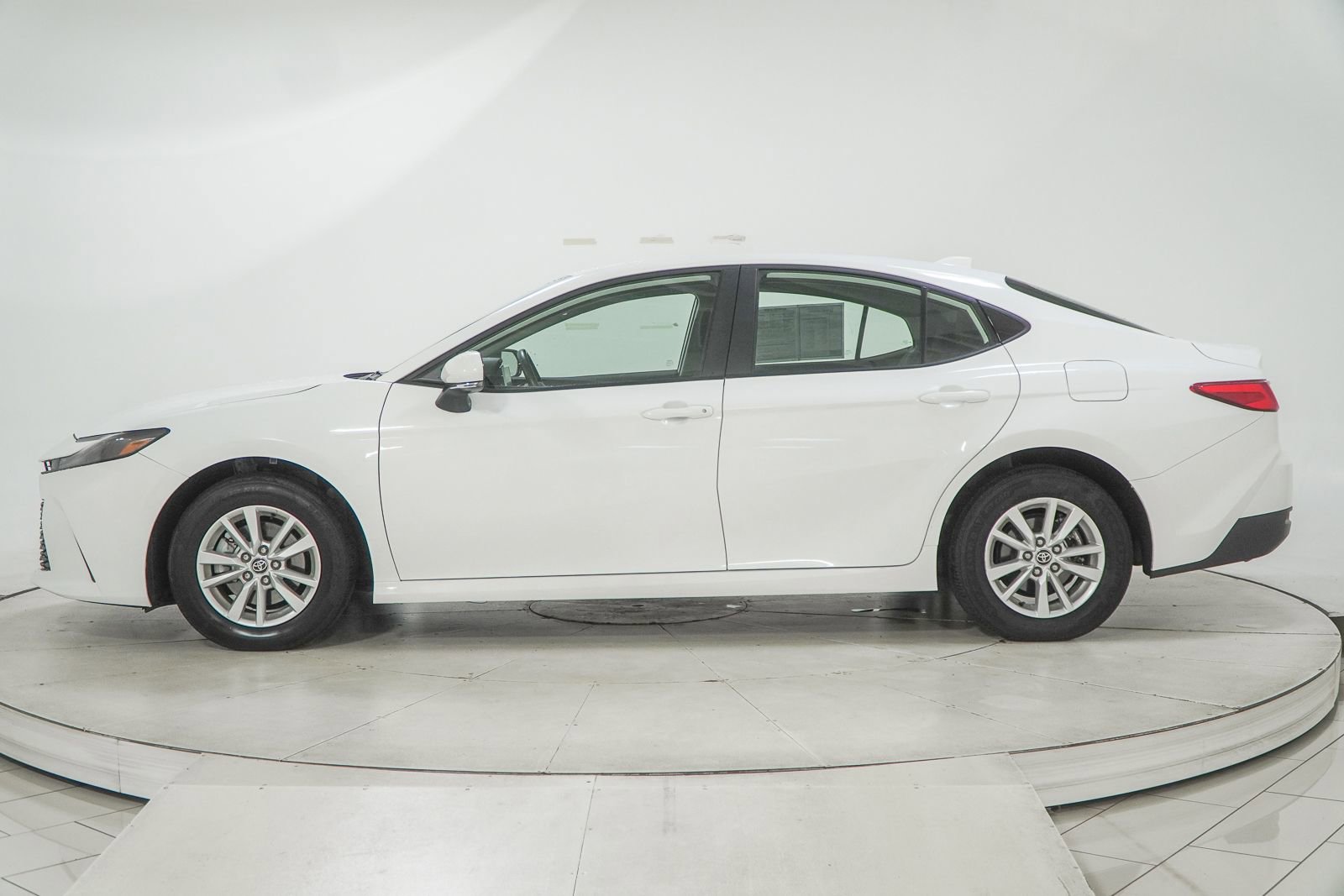 Used 2025 Toyota Camry LE AWD/4WD image 6