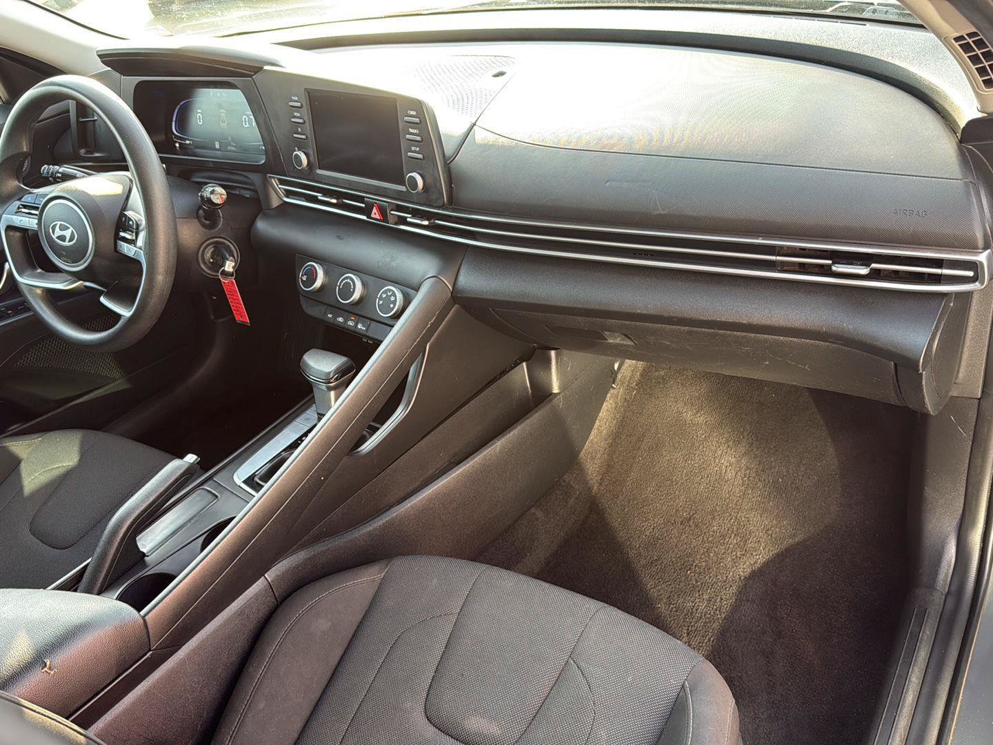 Used 2024 Hyundai Elantra SE FWD image 29
