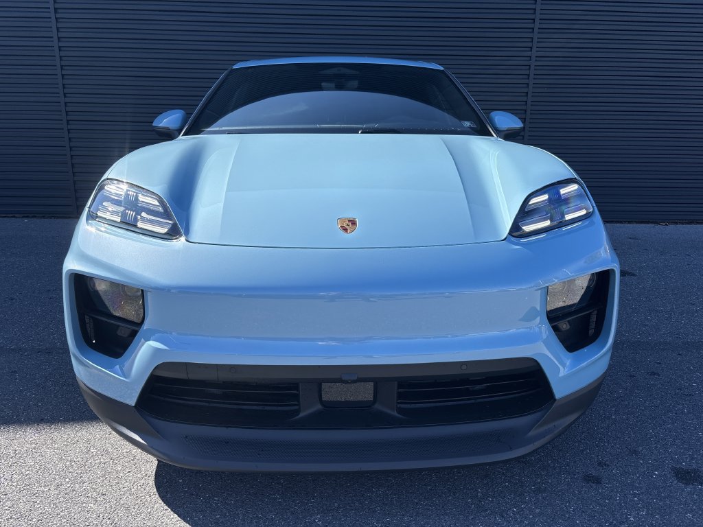 Certified 2025 Porsche Macan 4S Electric AWD/4WD image 8
