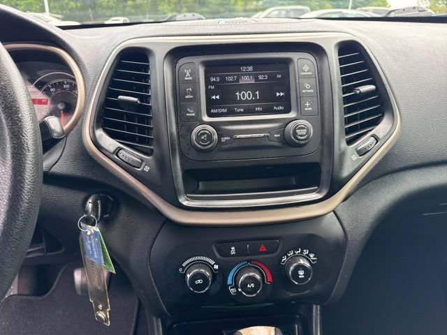 Used 2017 Jeep Cherokee Sport FWD image 17