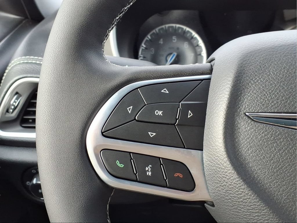 New 2026 Chrysler Pacifica Select FWD image 26
