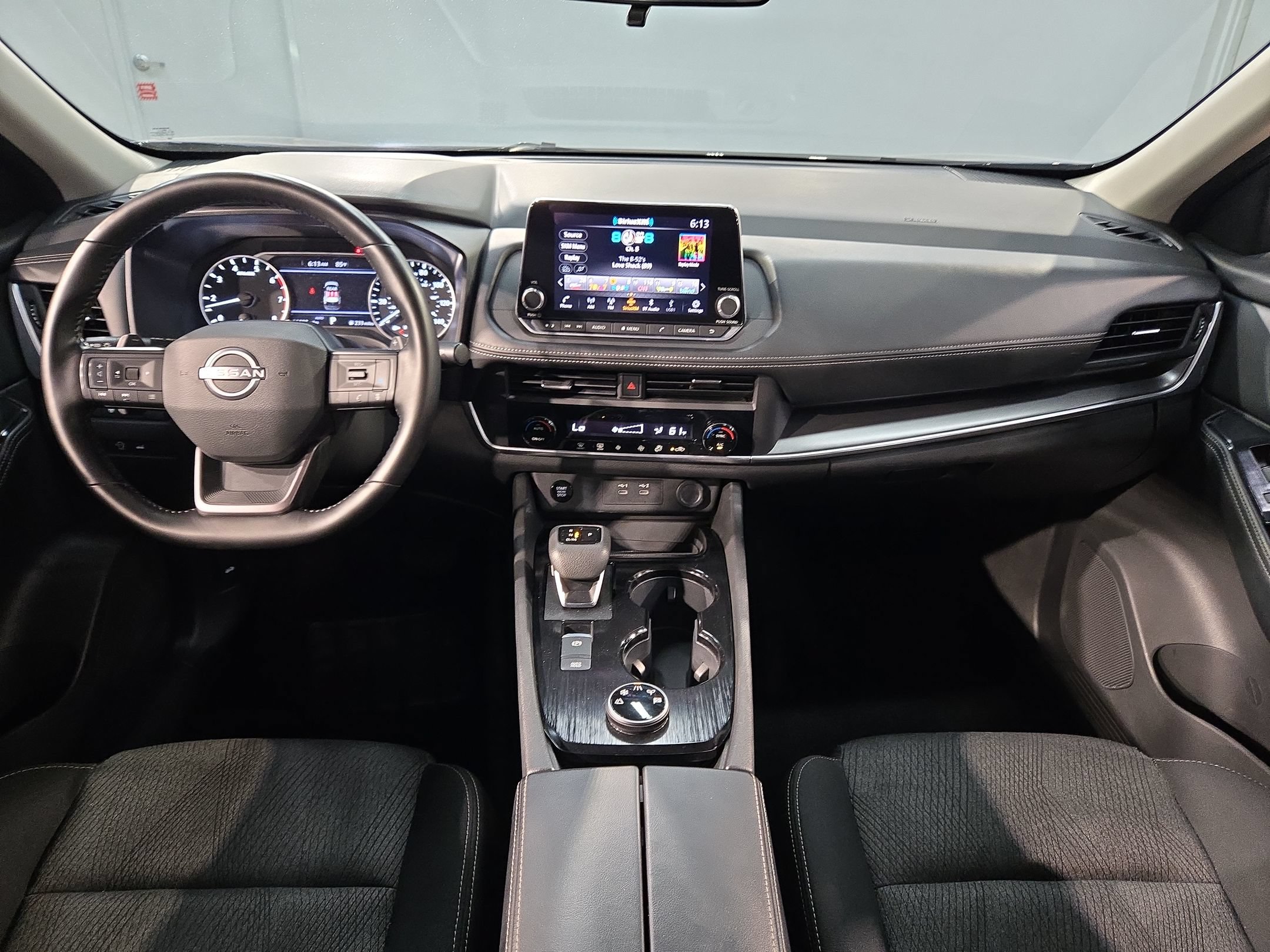 Used 2025 Nissan Rogue SV AWD/4WD image 10