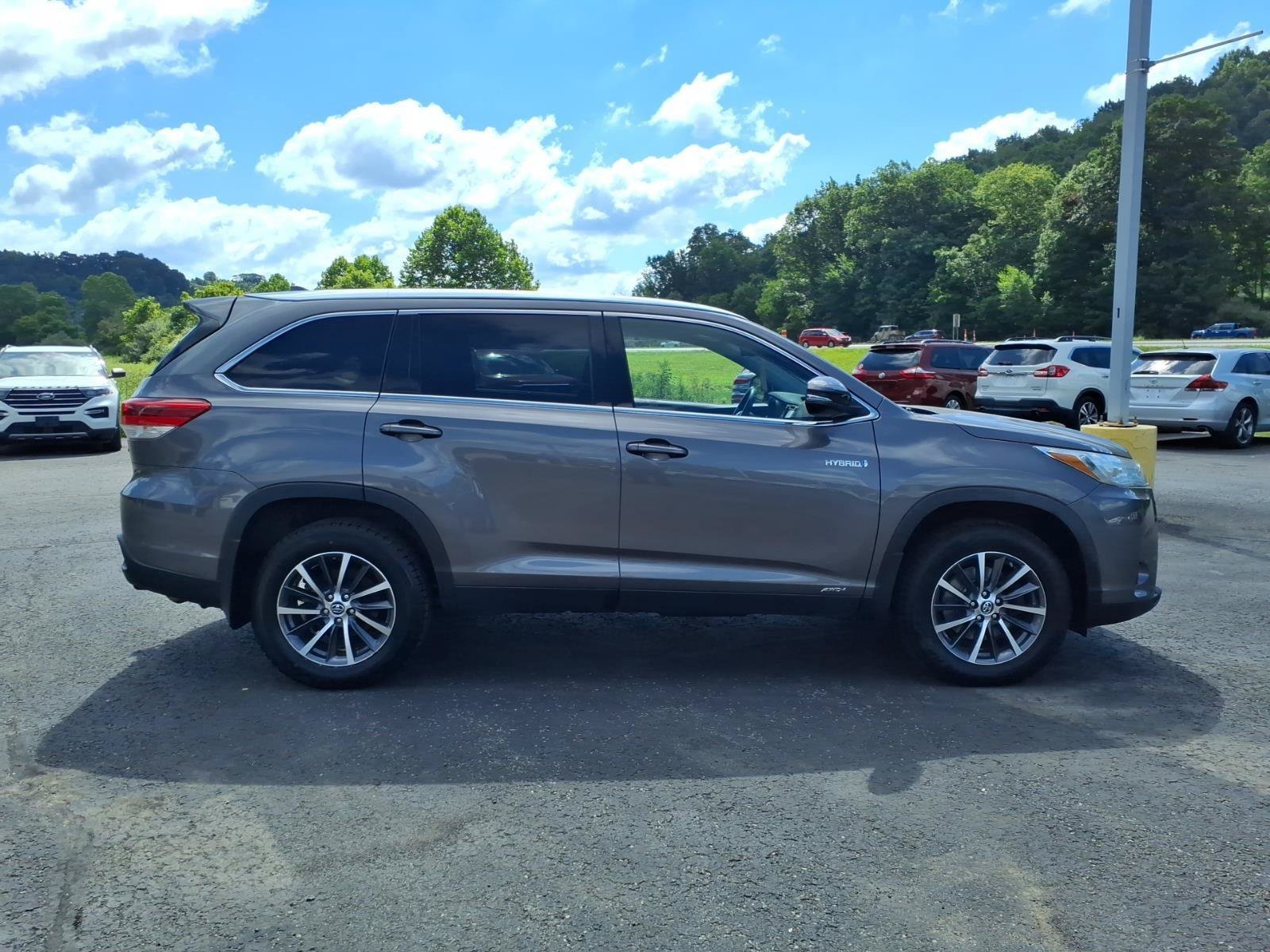 Used 2019 Toyota Highlander XLE AWD/4WD image 8