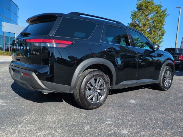 Used 2025 Nissan Pathfinder SV image 4