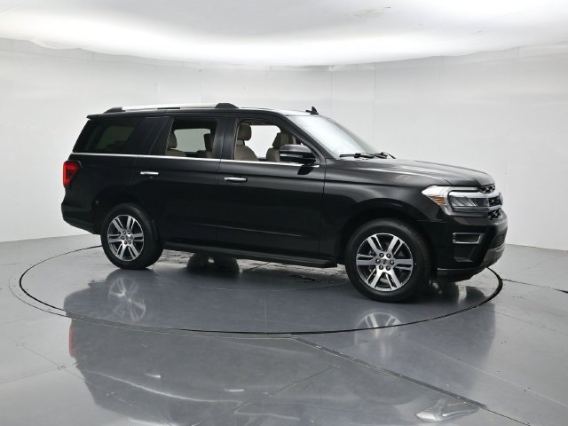 Certified 2024 Ford Expedition Limited RWD image 3