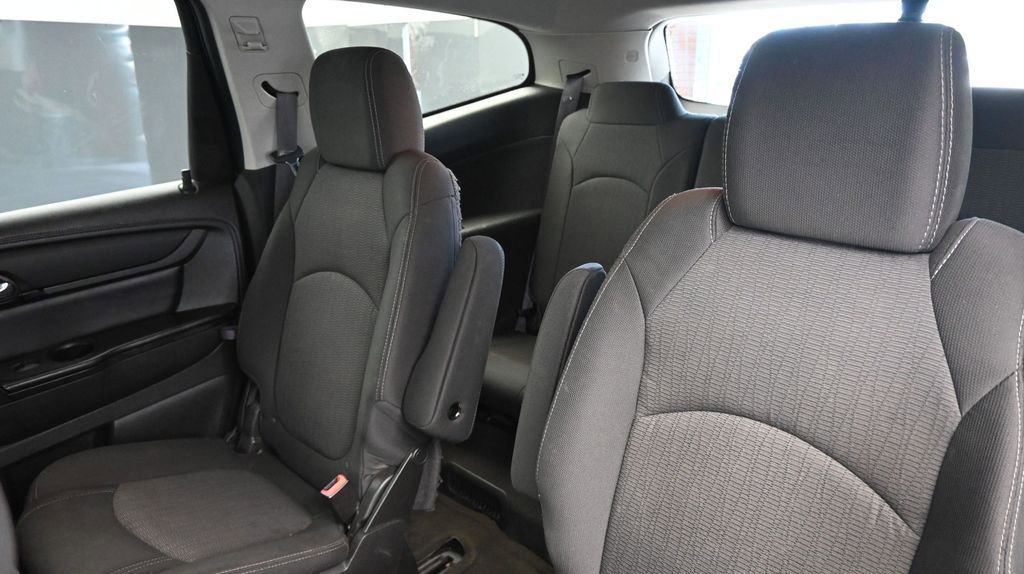 Used 2015 Chevrolet Traverse LT w/ Style and Technology Package FWD image 23