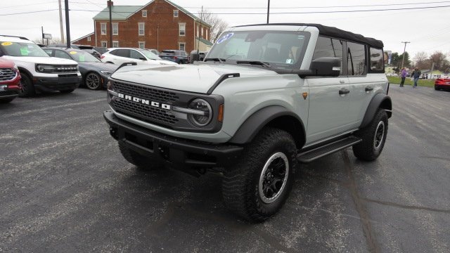 Certified 2022 Ford Bronco Badlands w/ Sasquatch Package image 3