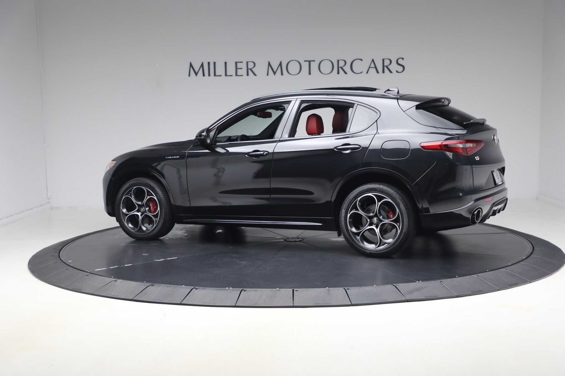Used 2023 Alfa Romeo Stelvio Veloce AWD/4WD image 4