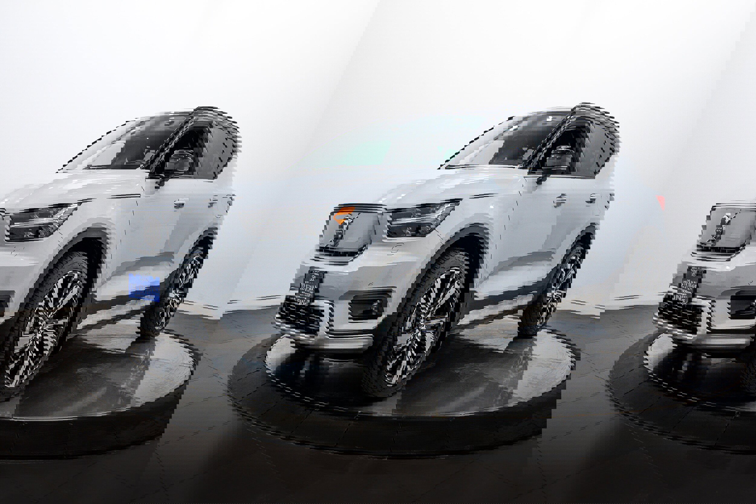 Used 2021 Volvo XC40 P8 Recharge image 7