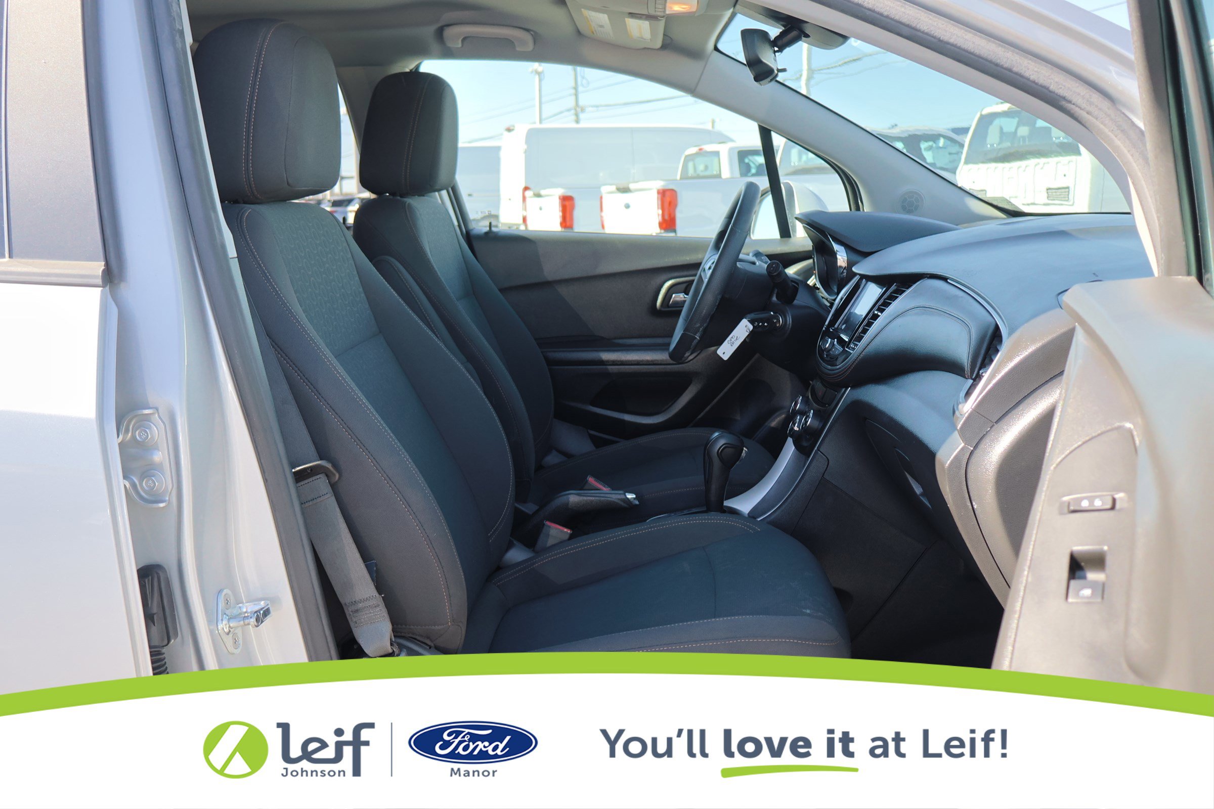 Used 2022 Chevrolet Trax LS w/ Tint and Cruise Package image 31