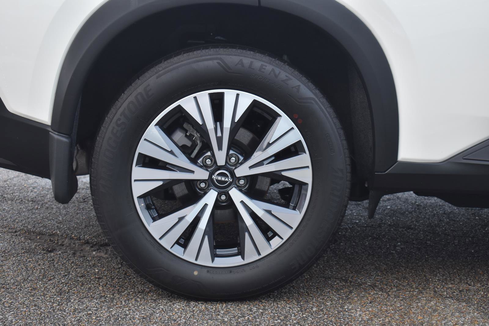 Used 2023 Nissan Rogue SV image 9