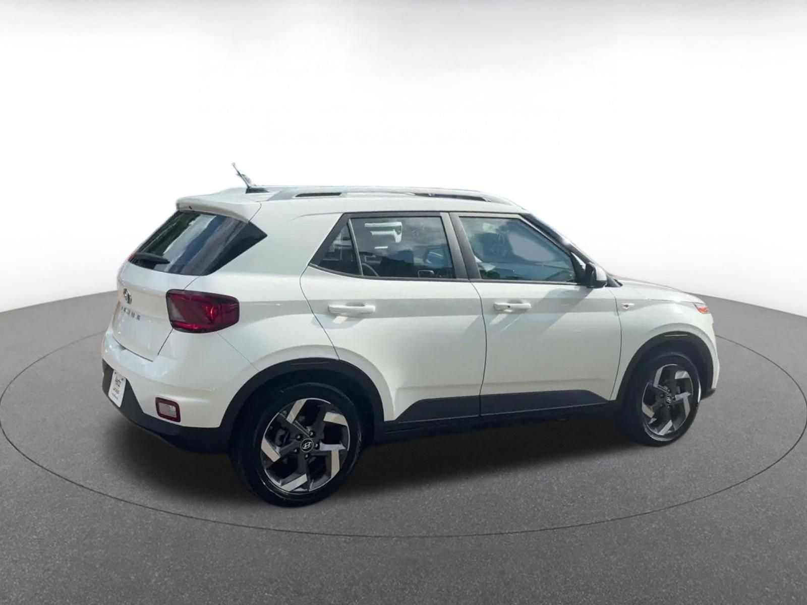 Used 2026 Hyundai Venue SEL FWD image 13