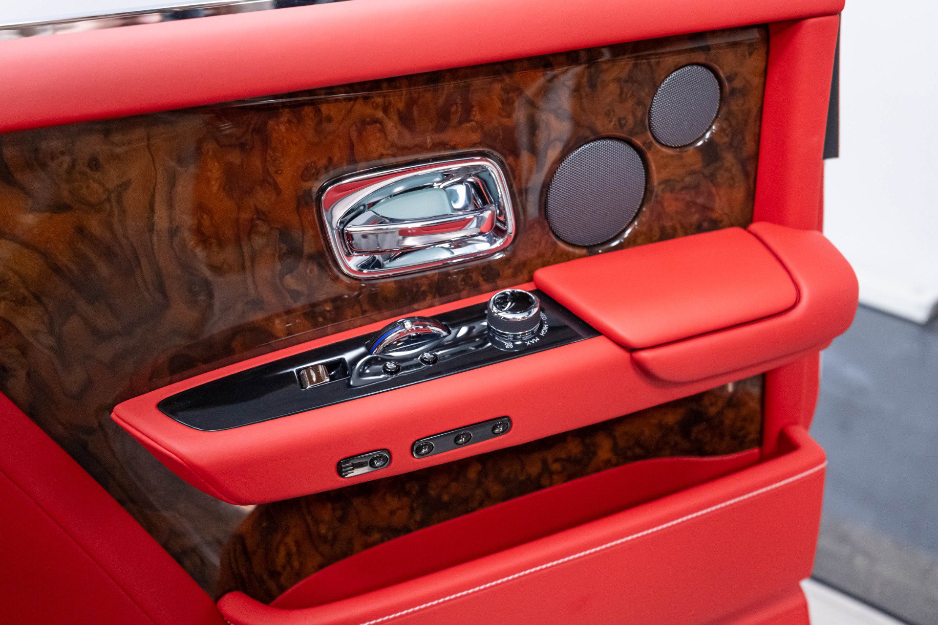 Used 2019 Rolls-Royce Phantom Sedan RWD image 23