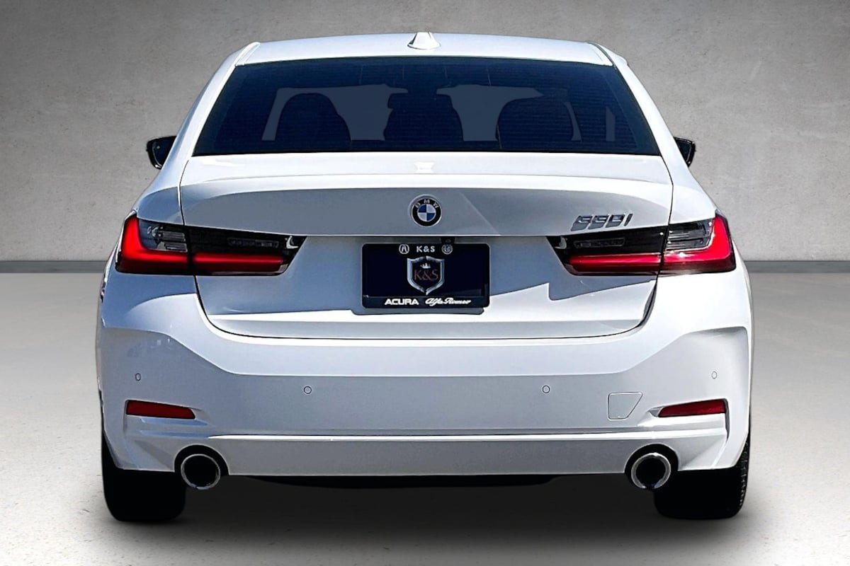 Used 2023 BMW 330i Sedan w/ Parking Assistance Package RWD image 4