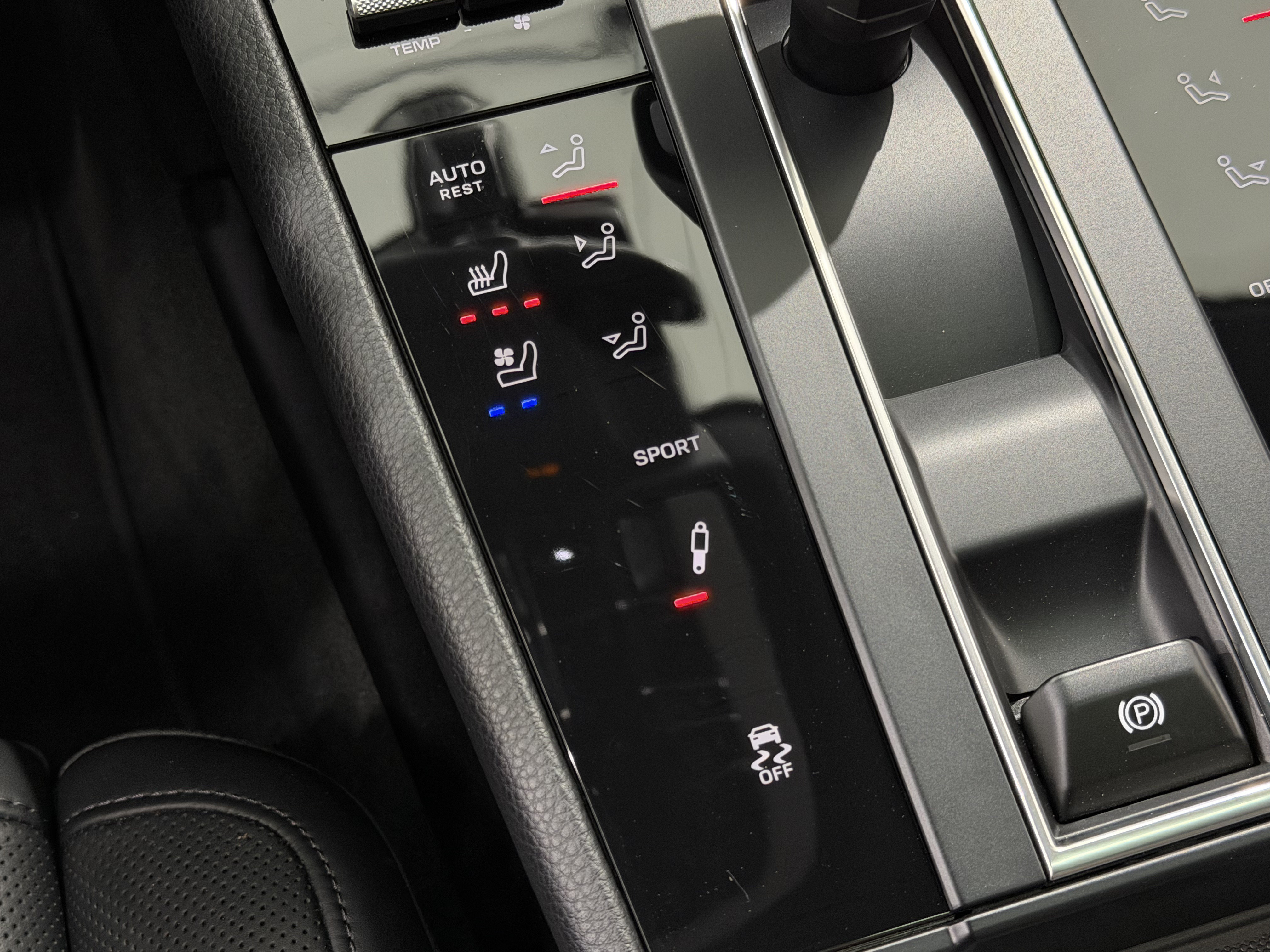 Certified 2024 Porsche Macan S AWD/4WD image 39