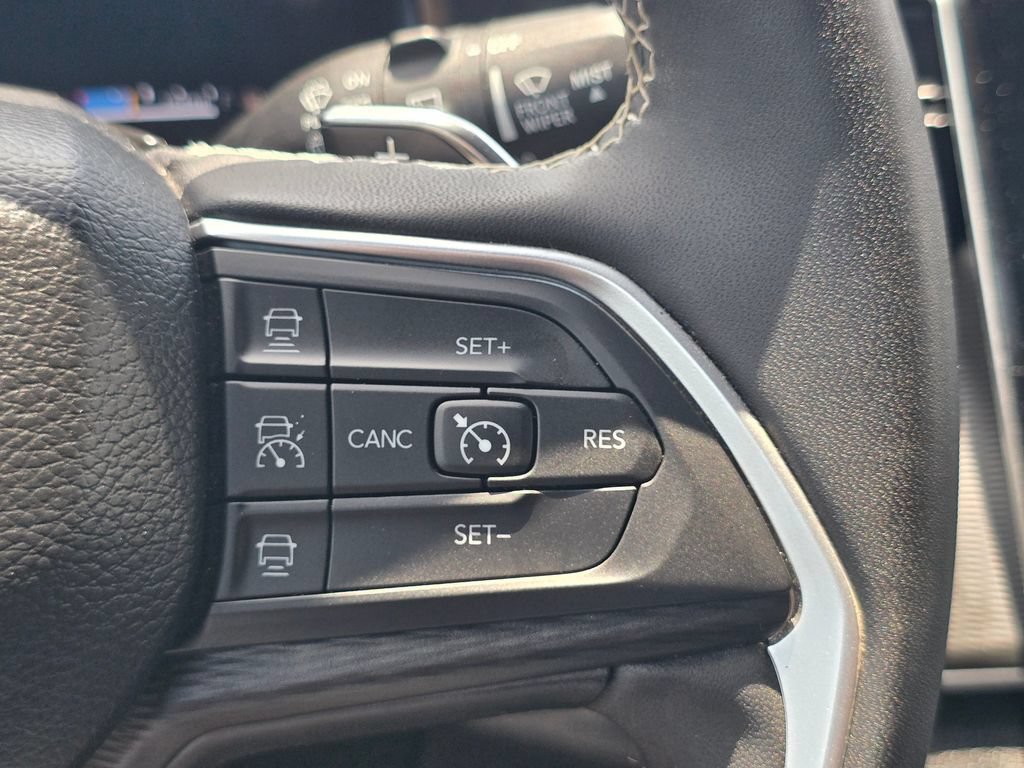 Used 2024 Jeep Grand Cherokee Altitude AWD/4WD image 31