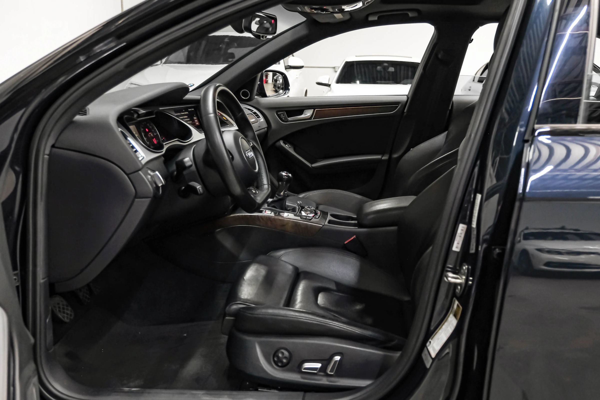 Used 2016 Audi A4 2.0T Premium Plus w/ Technology Package AWD/4WD image 4