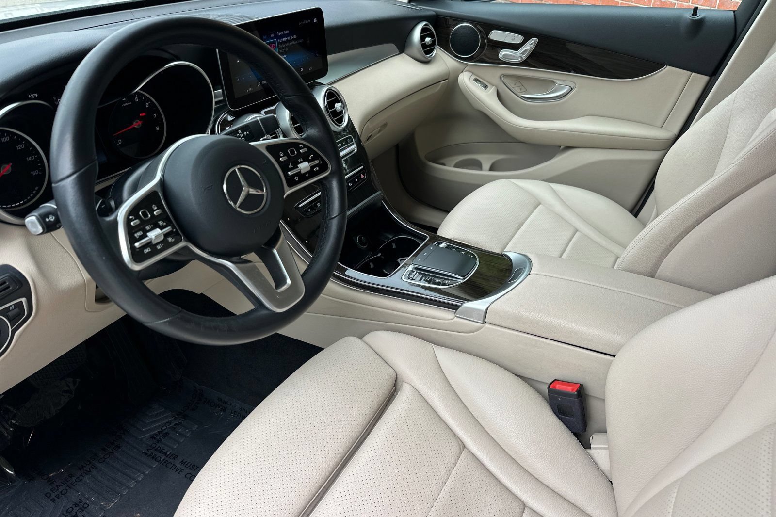 Used 2021 Mercedes-Benz GLC 300 4MATIC image 11