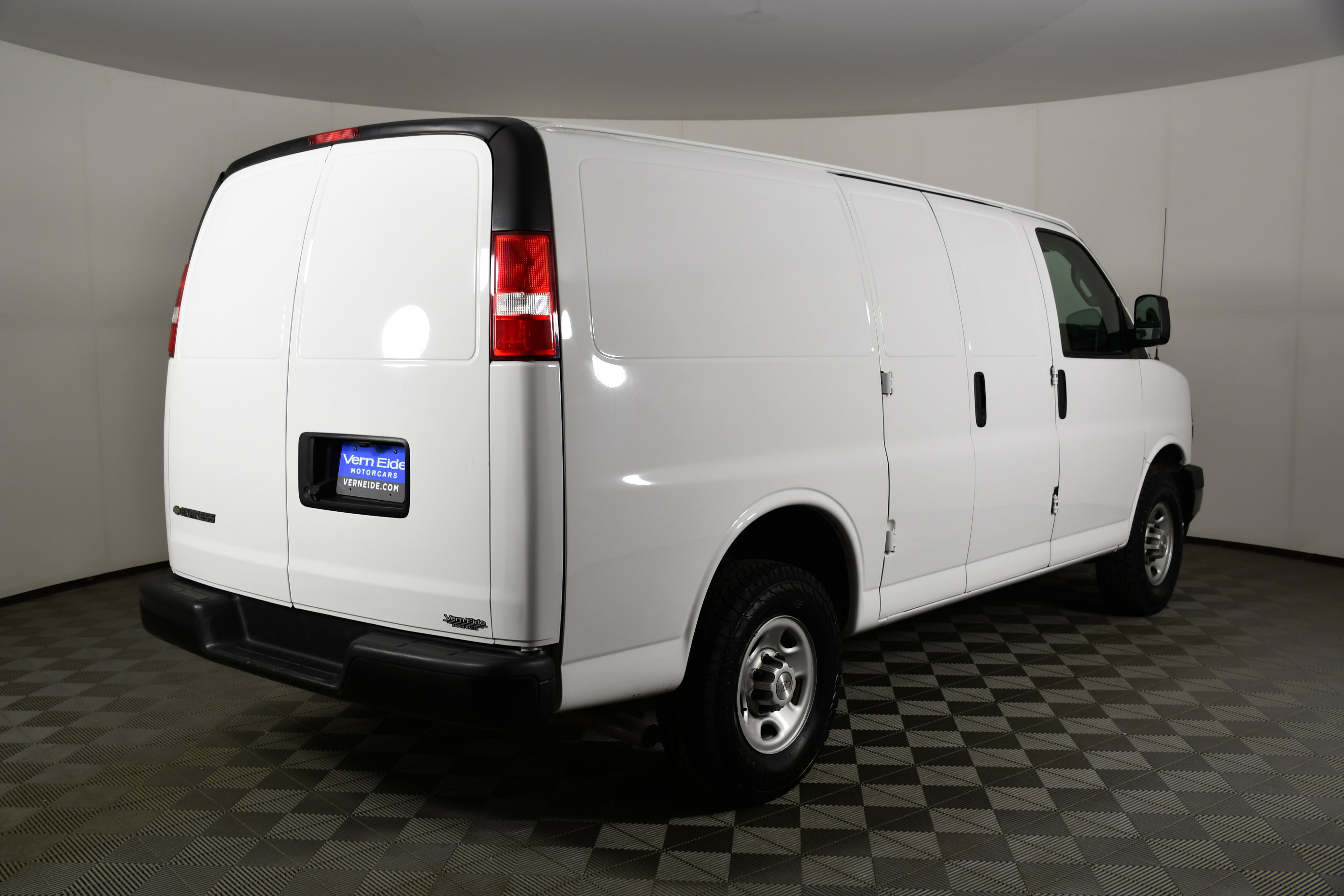 Used 2020 Chevrolet Express 2500 w/ Driver Convenience Package RWD image 6