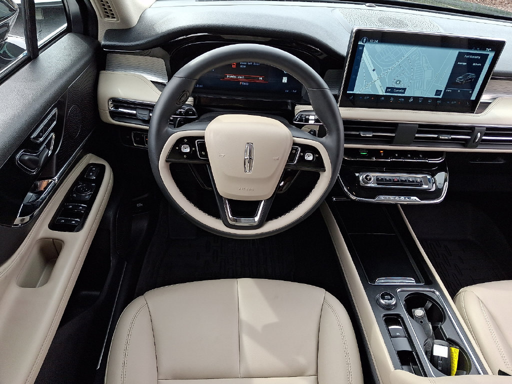 Used 2025 Lincoln Corsair FWD image 11