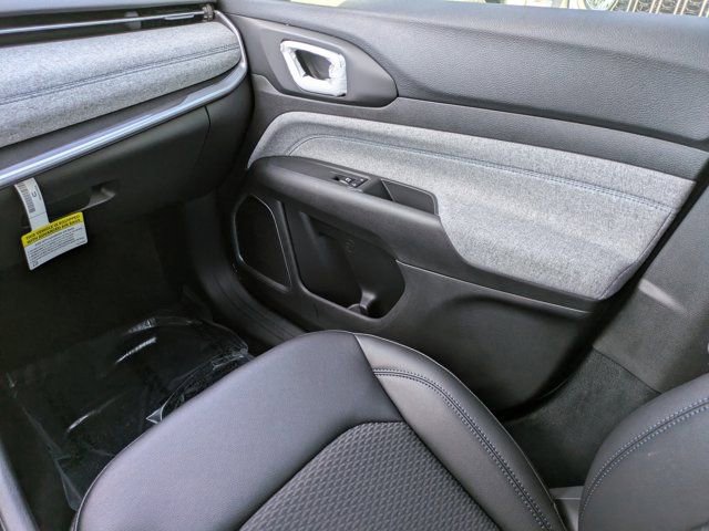 New 2026 Jeep Compass Latitude image 15