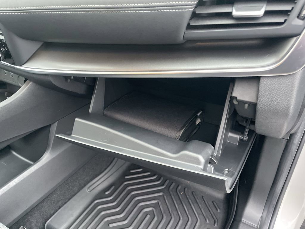 Used 2023 Nissan Rogue SV image 32