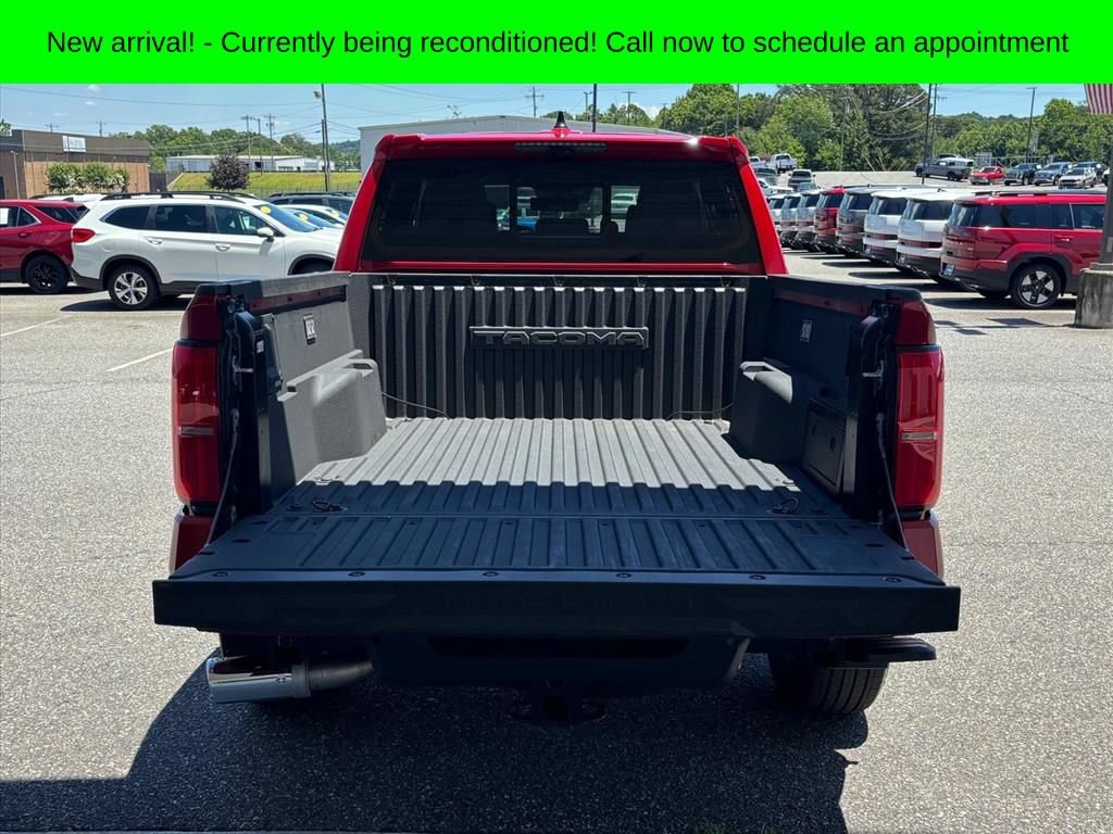 Used 2025 Toyota Tacoma Limited AWD/4WD image 3