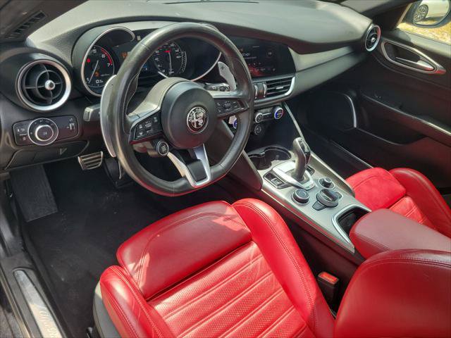 Used 2023 Alfa Romeo Giulia Veloce RWD image 16