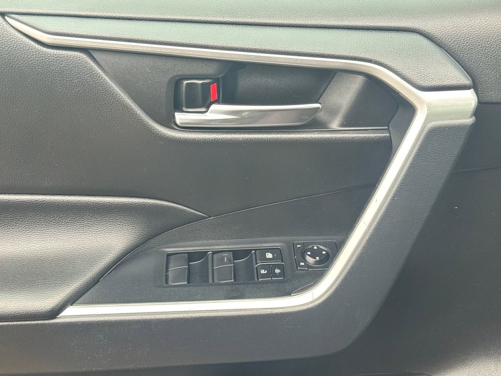 Used 2021 Toyota RAV4 XLE w/ Convenience Package image 34