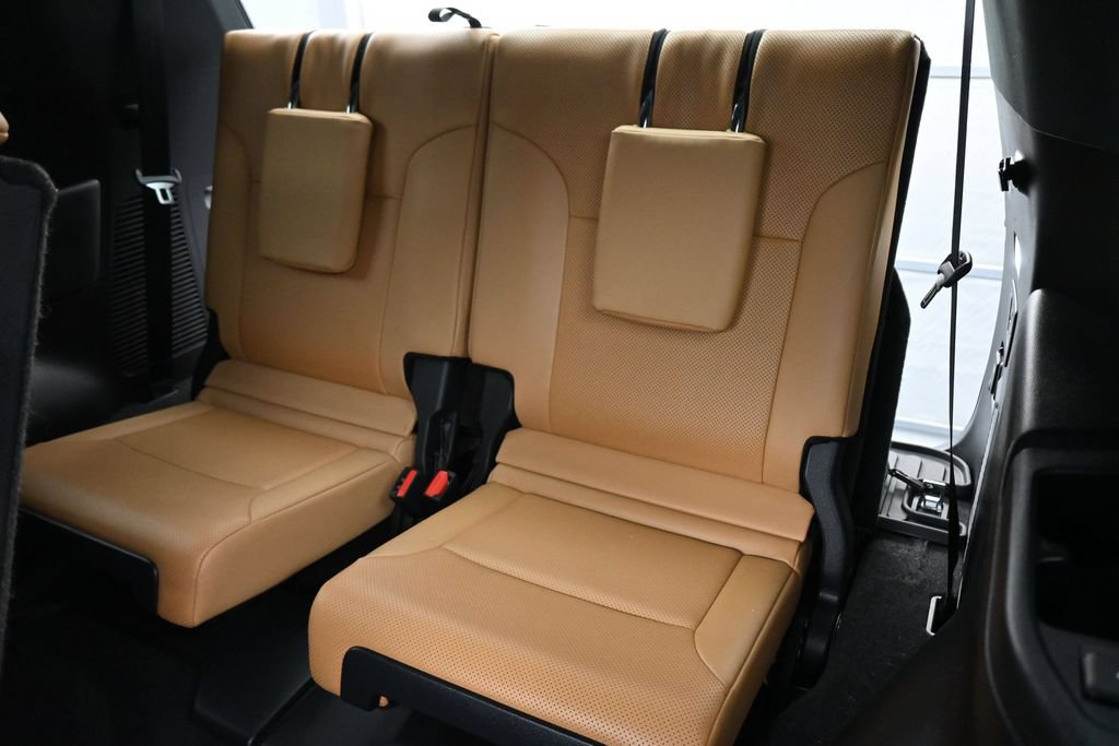 Used 2023 Lexus LX 600 4WD w/ Luxury Package image 20